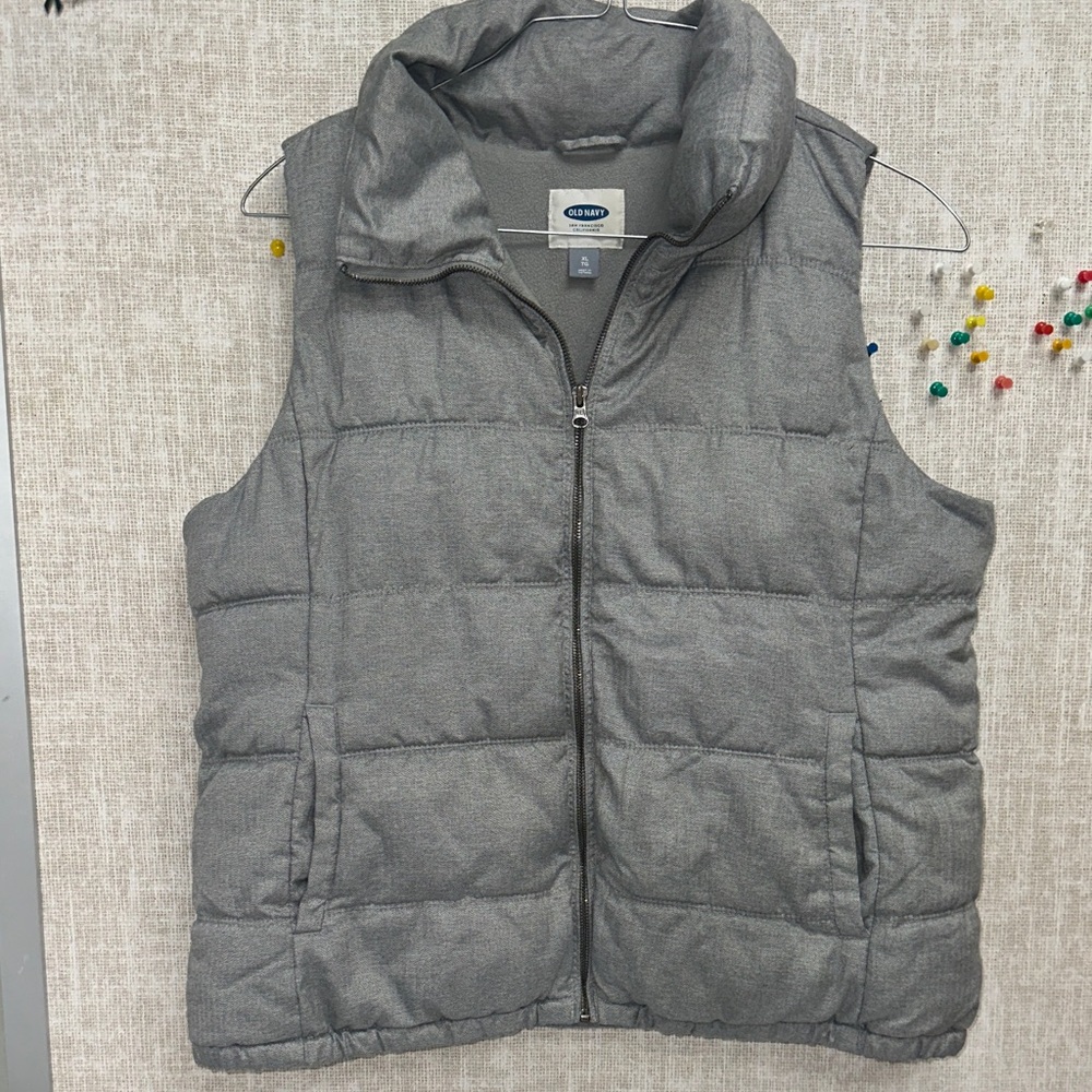 Old Navy Women's Gray Puffer Vest